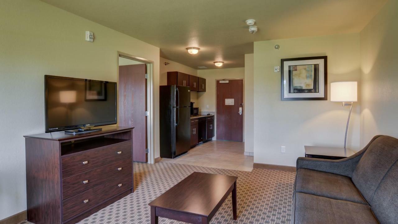 Cobblestone Inn & Suites-Kersey Екстер'єр фото