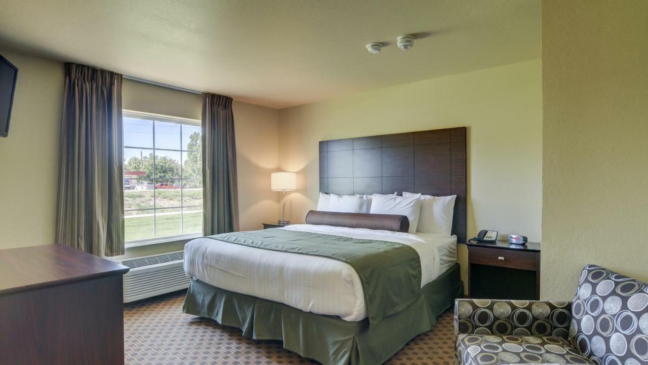 Cobblestone Inn & Suites-Kersey Екстер'єр фото