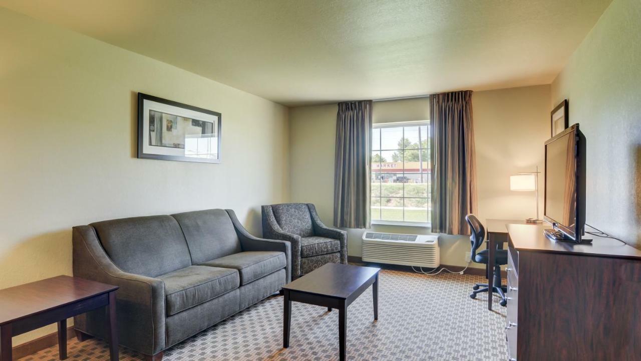 Cobblestone Inn & Suites-Kersey Екстер'єр фото