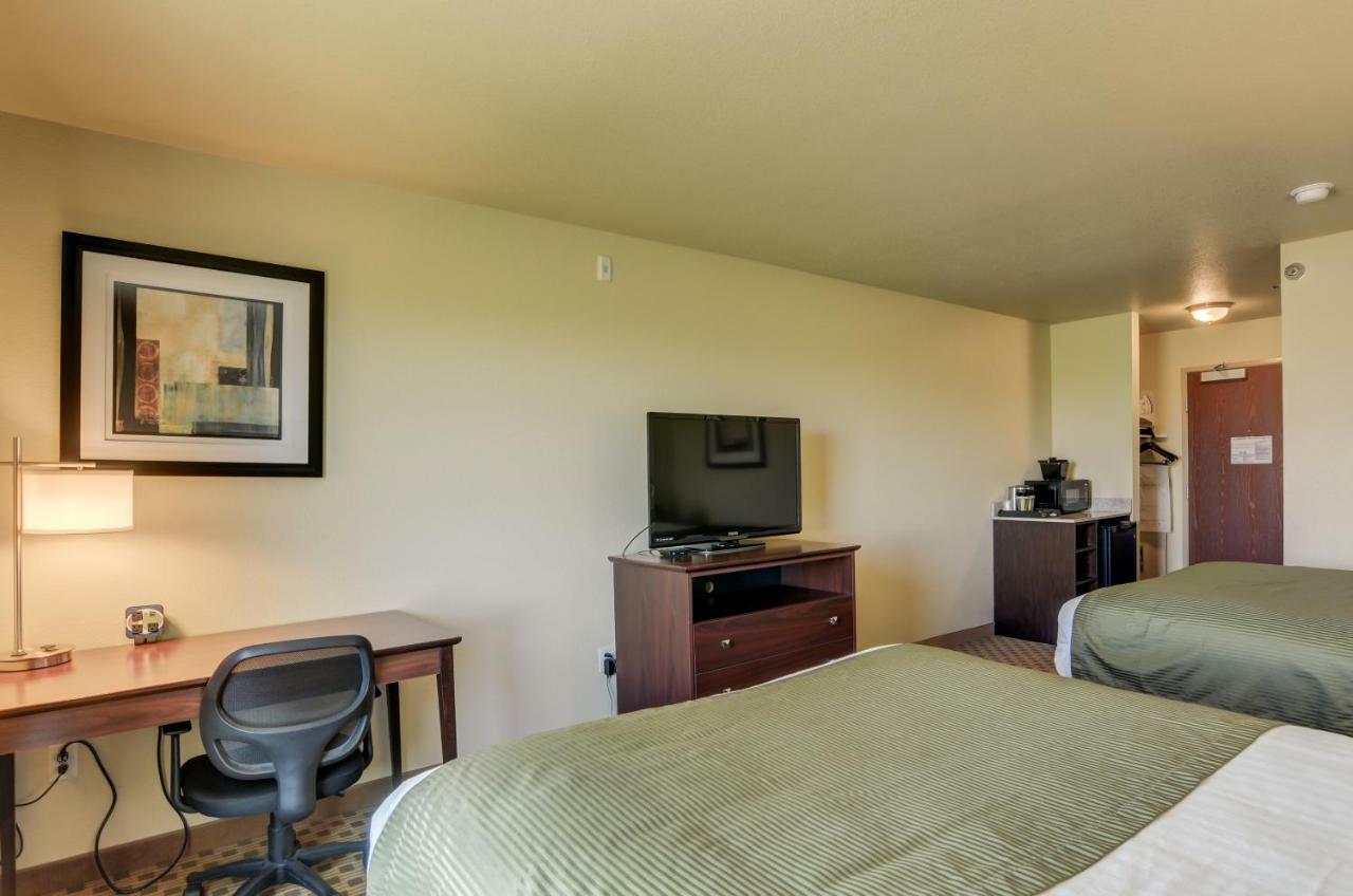 Cobblestone Inn & Suites-Kersey Екстер'єр фото