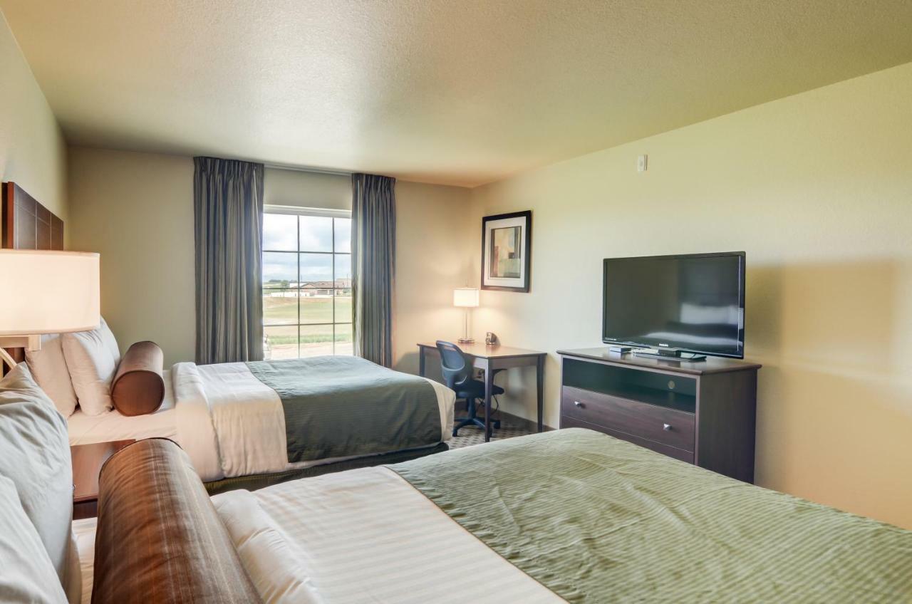Cobblestone Inn & Suites-Kersey Екстер'єр фото