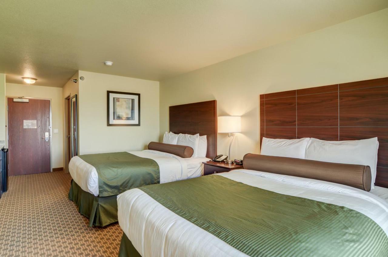 Cobblestone Inn & Suites-Kersey Екстер'єр фото