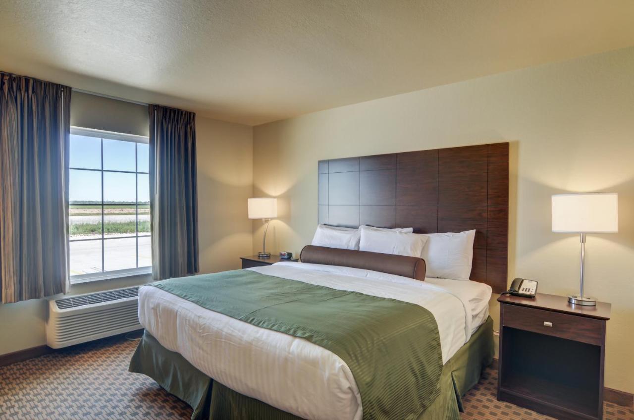 Cobblestone Inn & Suites-Kersey Екстер'єр фото