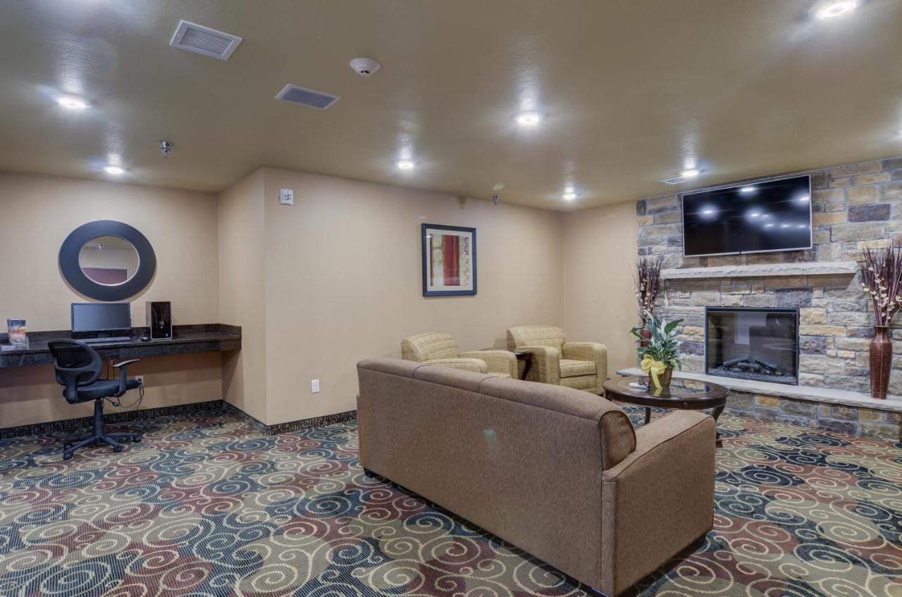 Cobblestone Inn & Suites-Kersey Екстер'єр фото