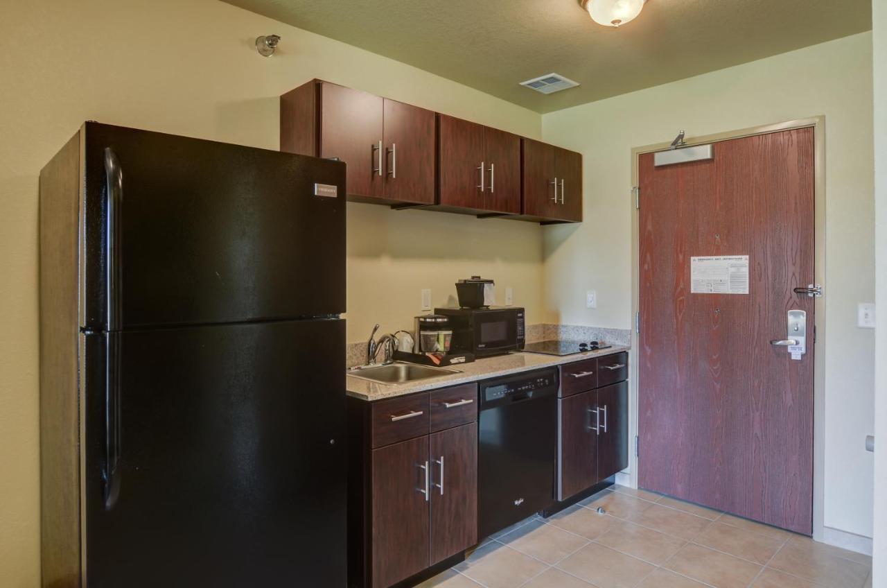 Cobblestone Inn & Suites-Kersey Екстер'єр фото